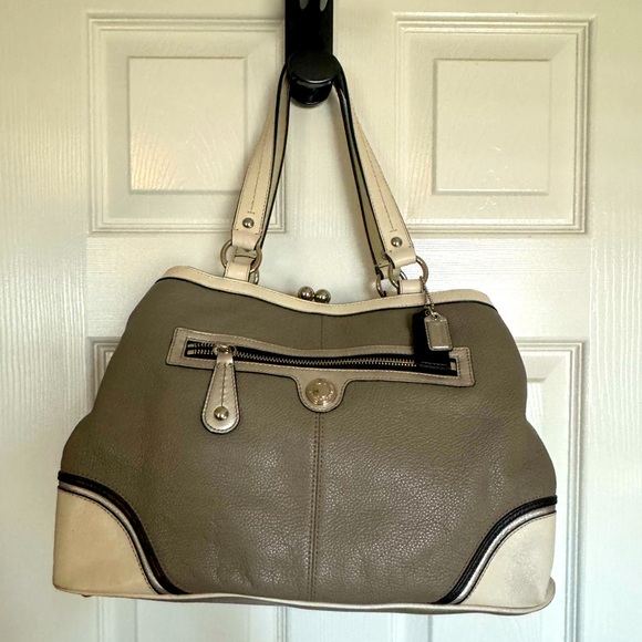 Coach F1032 gray white pebble leather shoulder bag preowned like new - Picture 1 of 7